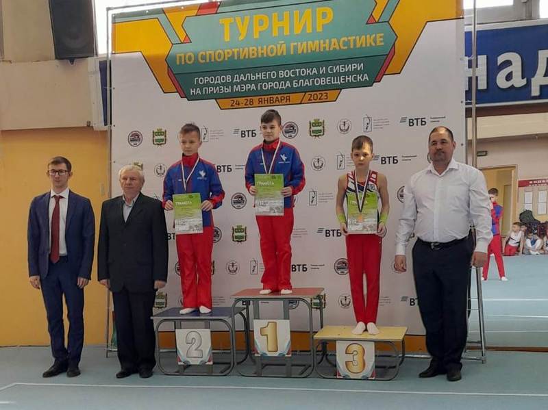 Сахалинские гимнасты стали призерами на крупном турнире в Благовещенске